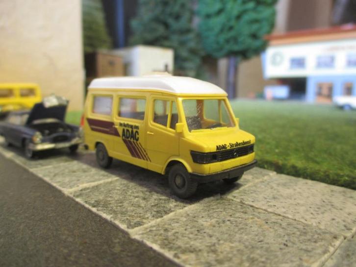 Mercedes Benz TN 307D Bus ( verhoogd ) - Wiking ADAC geel, Hobby en Vrije tijd, Modelauto's | 1:87, Gebruikt, Bus of Vrachtwagen