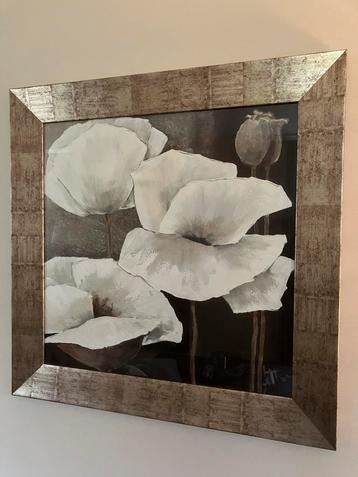 Schilderij met bloemen en brede lijst 70x70 beschikbaar voor biedingen