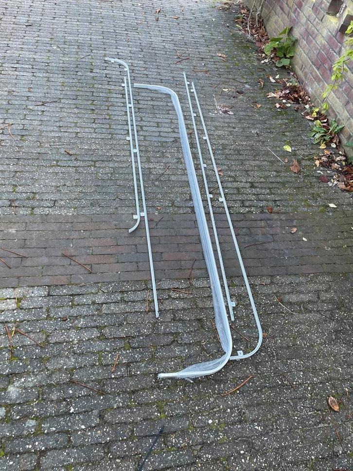 Gordijnrails - 4 gebruikt + 1 nieuw - Lengte 140-210cm, Huis en Inrichting, Stoffering | Gordijnen en Lamellen, Gebruikt, 200 cm of meer