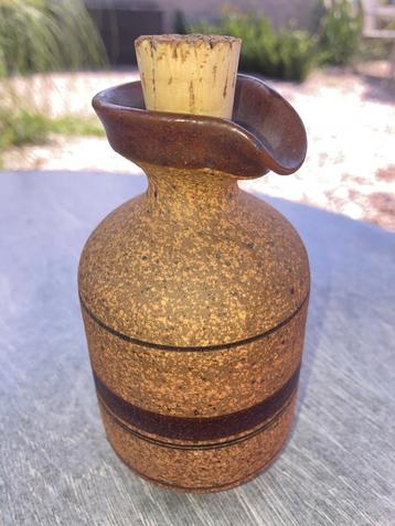George Dear Pottery Wales Oil Bottle 1960 70 beschikbaar voor biedingen