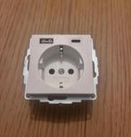 Inbouw stopcontact 2USB wit mat NIEUW, Ophalen of Verzenden, Nieuw, Stopcontact