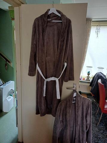 Badjas van Leeff. 100% polyester. 1 maat.60 cm breed. 120 la beschikbaar voor biedingen