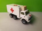 Siku 2218 - Mercedes Unimog Ambulance [wit] 1/55, Hobby en Vrije tijd, Modelauto's | Overige schalen, Ophalen of Verzenden, Gebruikt