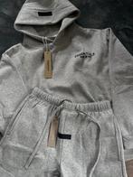 Essentials Grijs Trainingspak, Kleding | Heren, Maat 48/50 (M), Nieuw, Ophalen of Verzenden, Essentials