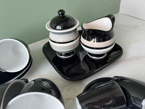 Riverdale melk en suikerkannetje met zwart/wit servies, Huis en Inrichting, Keuken | Servies, Zo goed als nieuw, Compleet servies