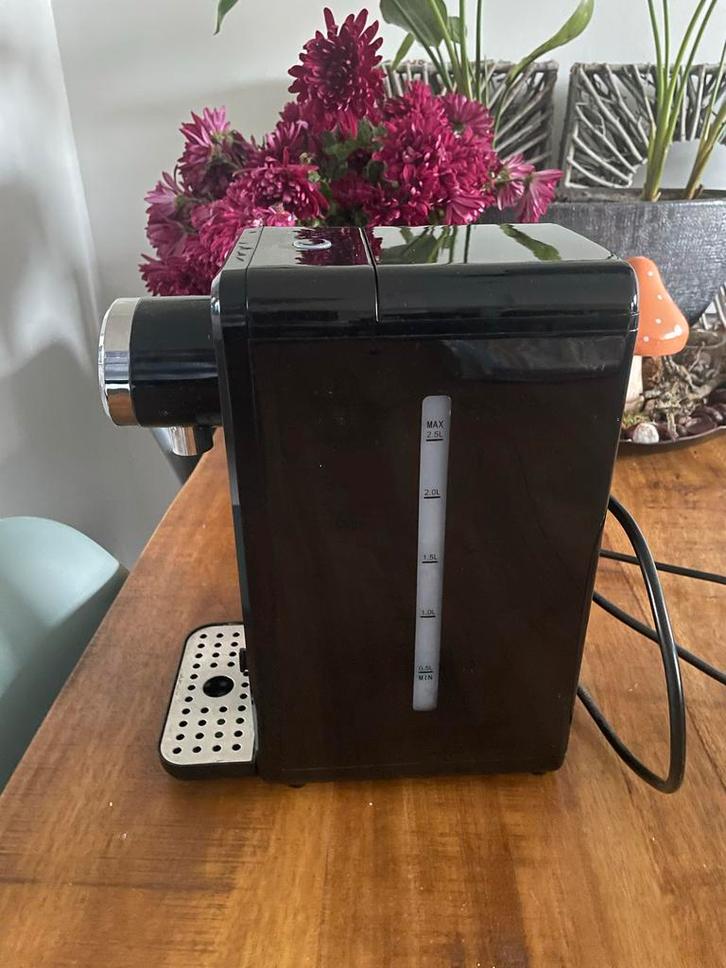 Tomado TWD2501B Heetwaterdispenser - Direct Warm Water!, Witgoed en Apparatuur, Koffiezetapparaten, Zo goed als nieuw, Overige typen