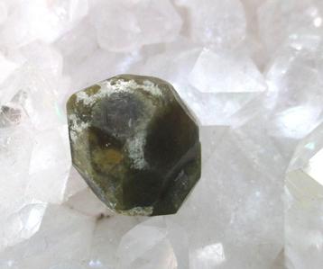 Apatiet kristal groen - micromount - natuurlijk gegroeid - beschikbaar voor biedingen