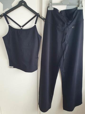 Squat sportswear set zwart s beschikbaar voor biedingen