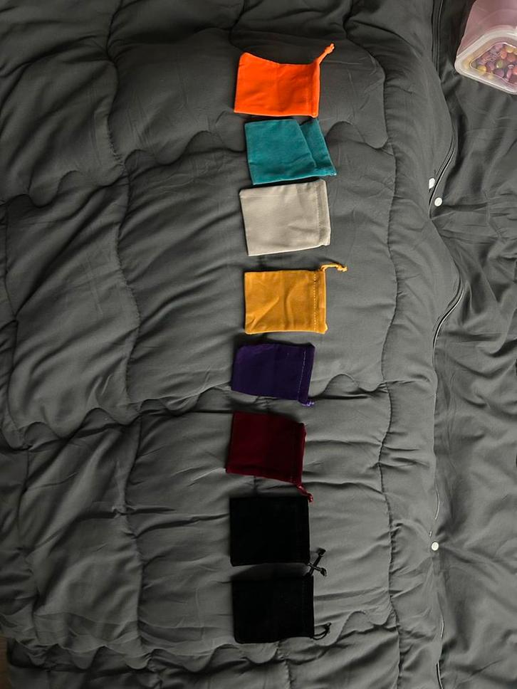Dobbelsteen Zakjes - Set van Verschillende Kleuren, Hobby en Vrije tijd, Gezelschapsspellen | Bordspellen, Nieuw, Ophalen of Verzenden