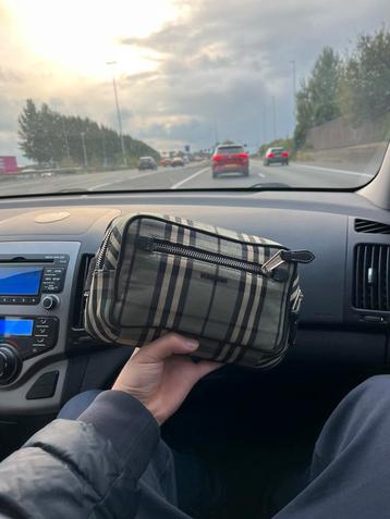 Burberry heuptas beschikbaar voor biedingen