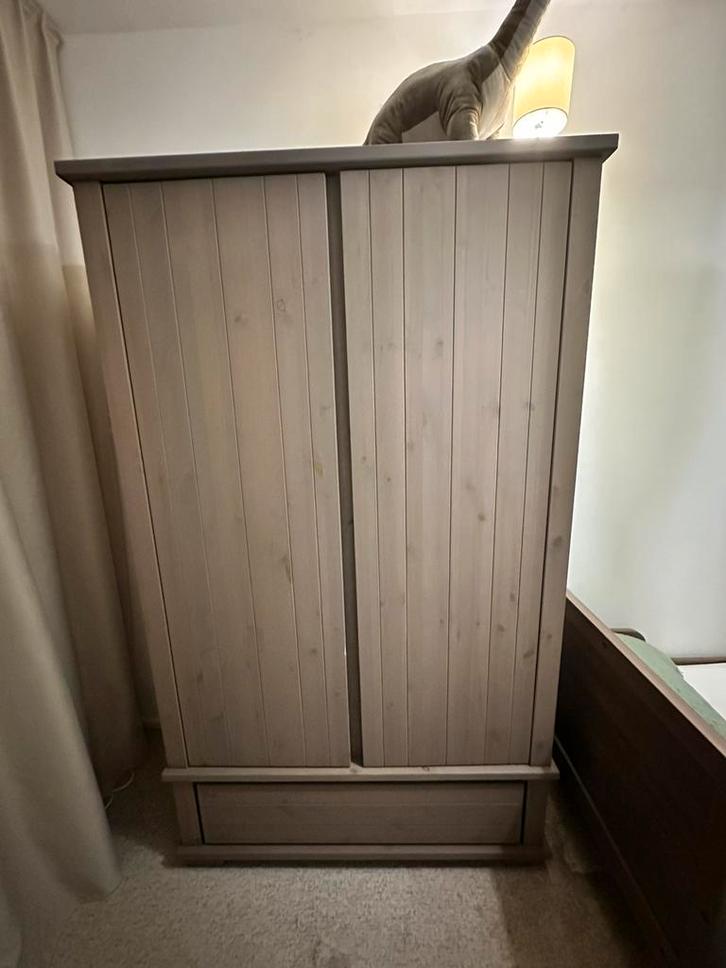 Babykamer ( Kast + Ledikant + Commode ) in de kleur Taupé, Kinderen en Baby's, Kinderkamer | Complete kinderkamers, Gebruikt, Jongetje of Meisje