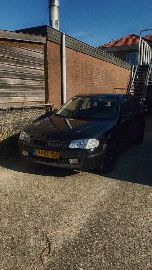 Mazda 323 1.5 F LX 2001 Zwart, Hobby en Vrije tijd, Feestartikelen, Ophalen