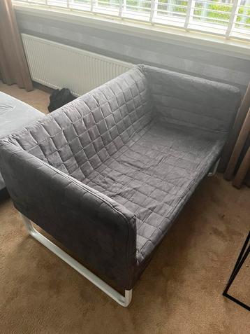 Mooi bankje beschikbaar voor biedingen