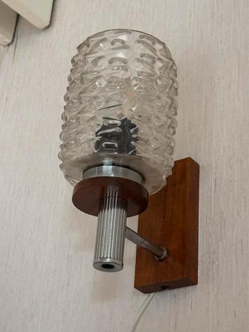 Vintage Wandlamp Glas & Hout beschikbaar voor biedingen