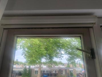 Raamrolhor Bruynzeel 67 cm x 127 cm beschikbaar voor biedingen