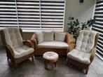 Vintage rotan zithoek – 2 stoelen + bank + tafeltje, Ophalen, Gebruikt, Riet of Rotan