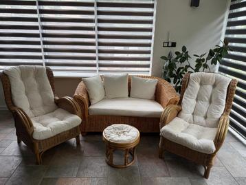 Vintage rotan zithoek – 2 stoelen + bank + tafeltje beschikbaar voor biedingen