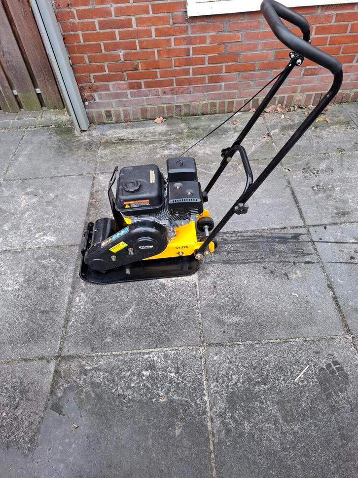 Hyundai Trilplaat - Gebruikt, Tuin en Terras, Grasmaaiers, Gebruikt, Benzine-grasmaaier, Minder dan 30 cm, Cirkelmaaier, Ophalen