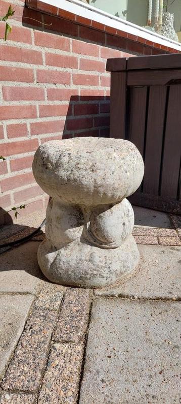 Betonnen pompoen  beschikbaar voor biedingen
