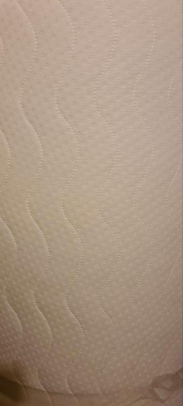 Stevige witte Topmatras 160x200/ 7 cm dik in keurige staat beschikbaar voor biedingen