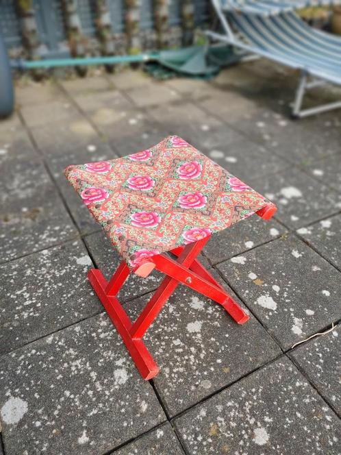 Hippe kruk, bijzettafel, nachtkastje vinted, Huis en Inrichting, Krukjes, Gebruikt, Hout, Ophalen