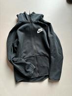 Nike Tech Fleece zwart maat M 137-147, Kinderen en Baby's, Kinderkleding | Maat 176, Ophalen of Verzenden, Zo goed als nieuw