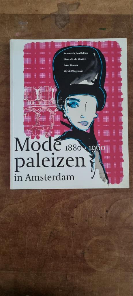 Mode Paleizen in Amsterdam 1880-1960, Boeken, Mode, Gelezen, Mode algemeen, Ophalen of Verzenden