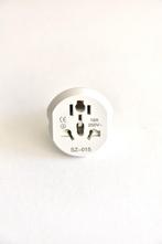 Internationale reisadapter met EU stekker, Nieuw!, Doe-het-zelf en Verbouw, Elektra en Kabels, Ophalen of Verzenden, Nieuw, Stekker