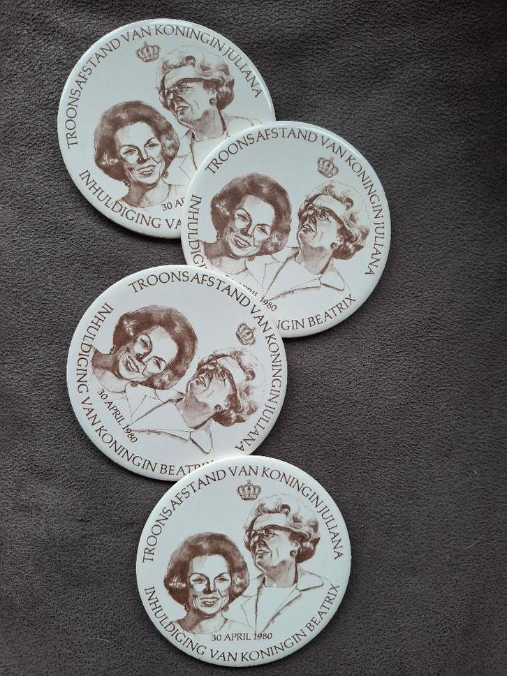 Keramische onderzetters Beatrix Juliana 1980, Verzamelen, Koninklijk Huis en Royalty, Zo goed als nieuw, Servies, Nederland, Ophalen