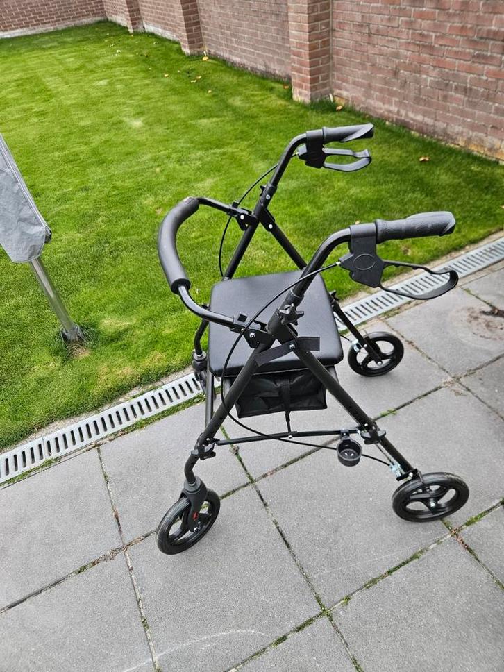 nieuwe
Rollator compacto (nooit gebruikt), Diversen, Looprekken, Nieuw, In hoogte verstelbaar, Ophalen
