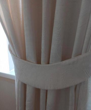 3 ecru gordijnen 2.40H met 3 embrasse ehv mierlo geldrop beschikbaar voor biedingen