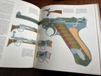Enorm boek vuurwapens wapens artillerie tanks luger etc, Verzamelen, Verzenden, Landmacht, Nederland, Boek of Tijdschrift