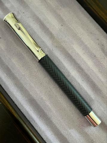 Graf von Faber Castell Guilloche Ciselé Anthracite vulpen beschikbaar voor biedingen