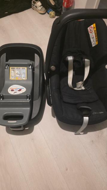 Maxi-Cosi autostoel met Isofix-basis beschikbaar voor biedingen