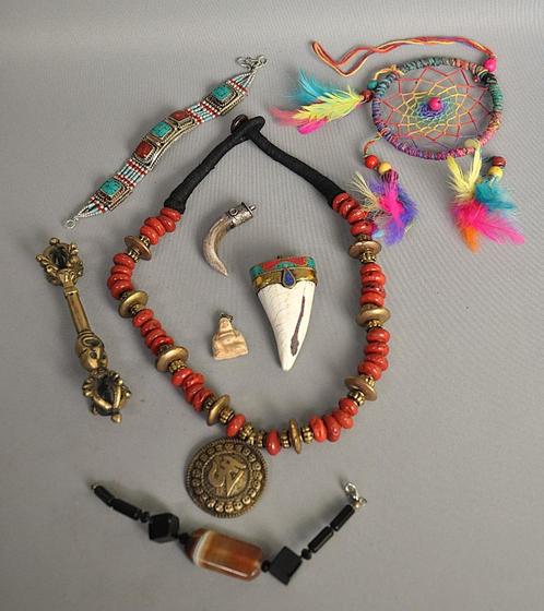 Lot  Nepalese/Tibetaanse sieraden , 8 objecten, Antiek en Kunst, Kunst | Niet-Westerse kunst, Ophalen of Verzenden