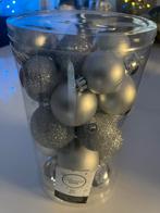 Zilveren mix  kerstballen nieuw  onbreekbaar 30 stuks, Ophalen of Verzenden, Nieuw
