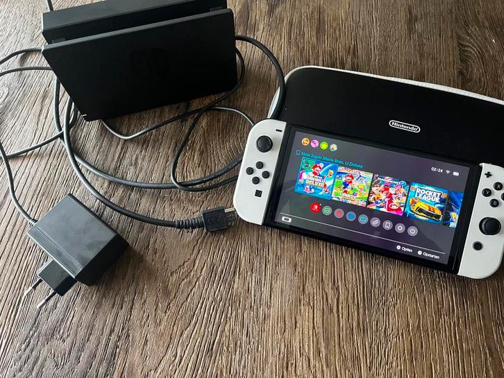 Nintendo switch te koop, Spelcomputers en Games, Spelcomputers | Nintendo Switch, Zo goed als nieuw, Switch Original, Met 2 controllers