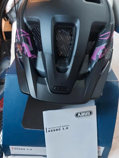 Abus Aduro 3.0 maat L nieuw blackberry, Fietsen en Brommers, Fietsaccessoires | Fietshelmen, Nieuw, Ophalen of Verzenden