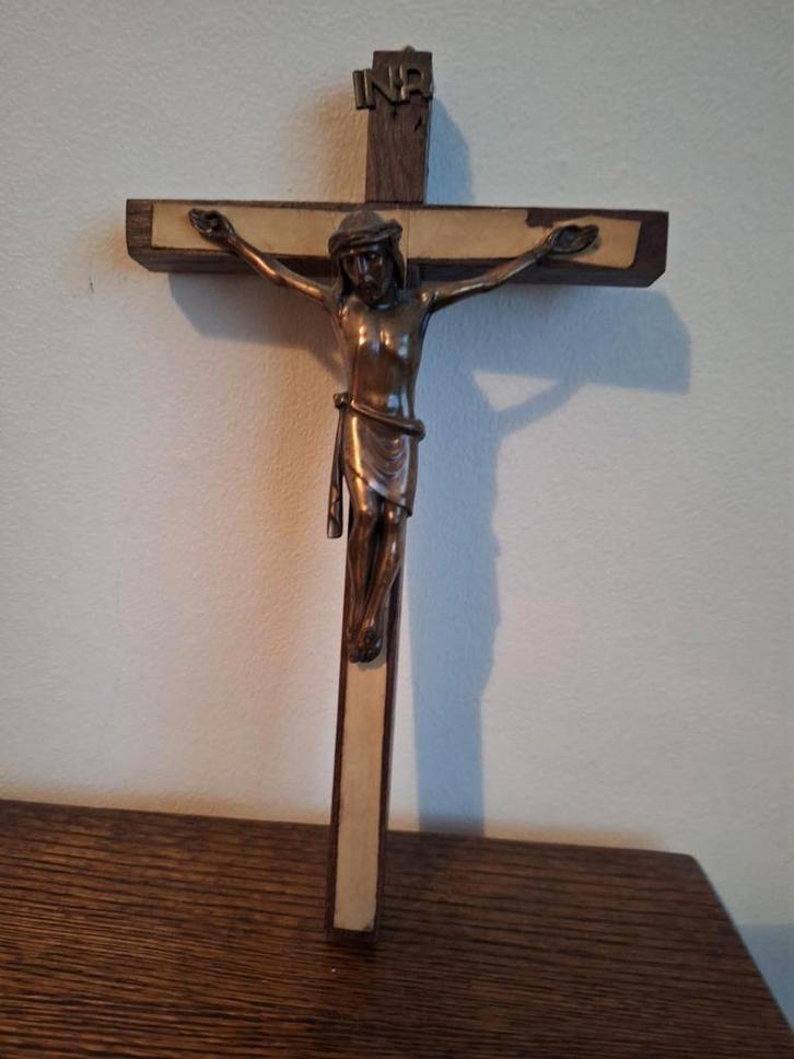 Antiek kruisbeeld met Jezusfiguur, Antiek en Kunst, Antiek | Religie, Ophalen of Verzenden