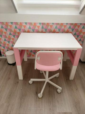 Ikea bureau pahl roze met bureaustoel  beschikbaar voor biedingen