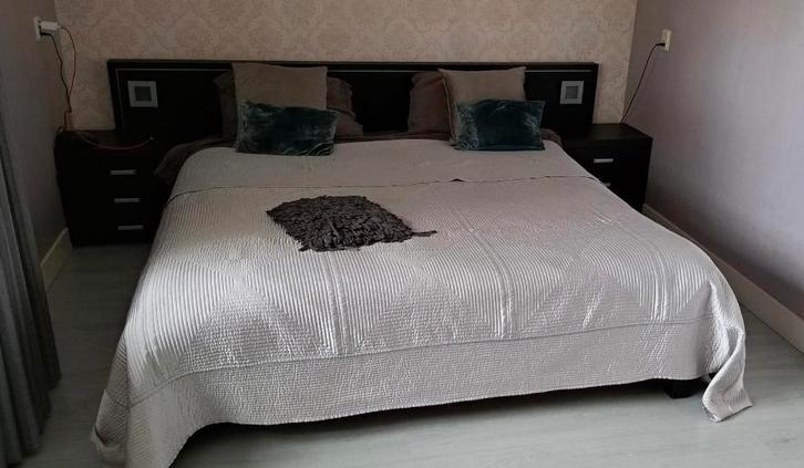 Tweepersoonsbed met nachtkastjes, Huis en Inrichting, Slaapkamer | Bedden, Zo goed als nieuw, Tweepersoons, 180 cm, 210 cm, Hout