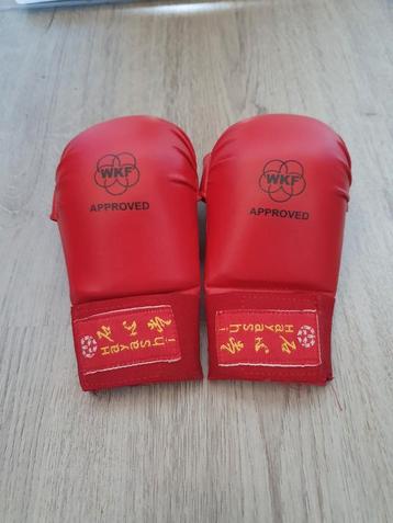 2 paar karate handschoenen  beschikbaar voor biedingen