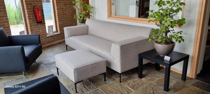 Bloq bank van Design on Stock met hocker / refurbished, Huis en Inrichting, Banken | Bankstellen, Nieuw, Rechte bank, 200 tot 250 cm