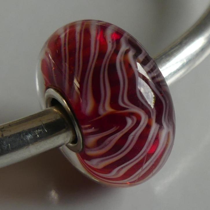 Trollbeads RODE VEER, Sieraden, Tassen en Uiterlijk, Bedels, Gebruikt, Trollbeads, Glas of Kristal, 1 bedel, Verzenden