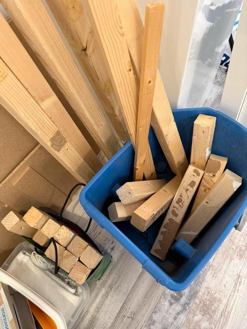 Balken, MDF platen en witte MDF plaat, Tuin en Terras, Palen, Balken en Planken, Zo goed als nieuw, Balken, 250 cm of meer, Ophalen