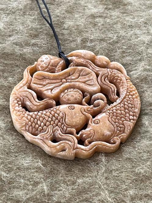 Amulet met koikarpers, Sieraden, Tassen en Uiterlijk, Kettinghangers, Zo goed als nieuw, Steen of Mineraal, Groen, Overige voorstellingen