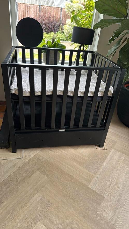 Bopita zwarte box met lade inclusief boxkleed!, Kinderen en Baby's, Boxen, Gebruikt, Vierkant, In hoogte verstelbaar, Boxkleed