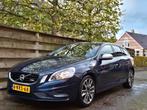 Volvo V60 T3 R-Design 2013, Auto's, Voorwielaandrijving, 1596 cc, 74 €/maand, Zwart