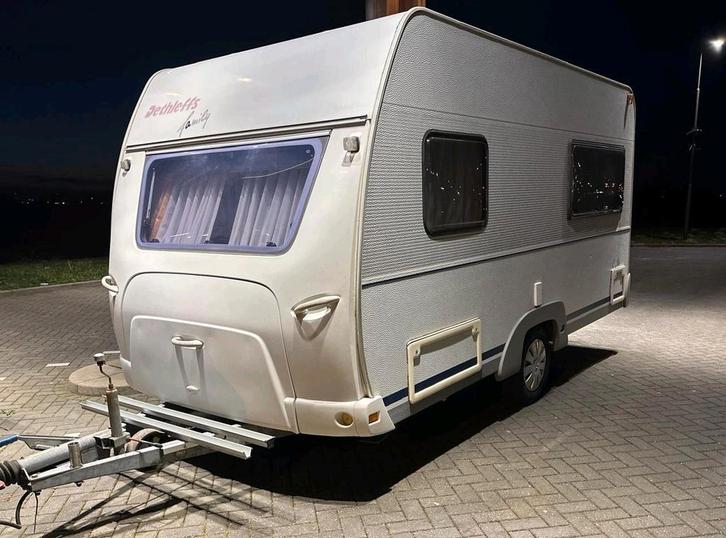 Dethleffs Family 420 Stapelbed + Voortent - Lichtgewicht, Caravans en Kamperen, Caravans, Particulier, tot en met 4, 750 - 1000 kg