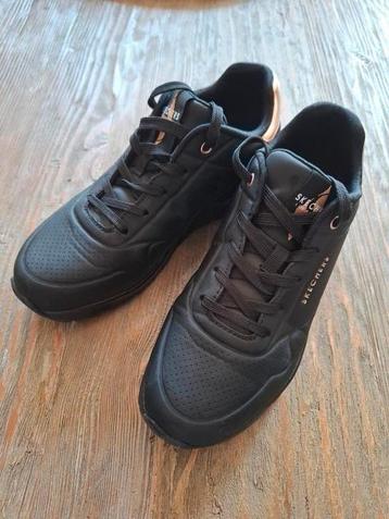 Sketchers Uno Mat Zwart te koop! Maat 39 beschikbaar voor biedingen